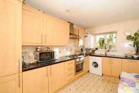 2 bedroom Flat for s...